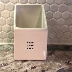 Rae Dunn Make-Up Brush Holder